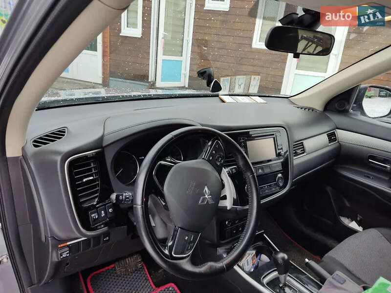 Позашляховик / Кросовер Mitsubishi Outlander 2017 в Шостці