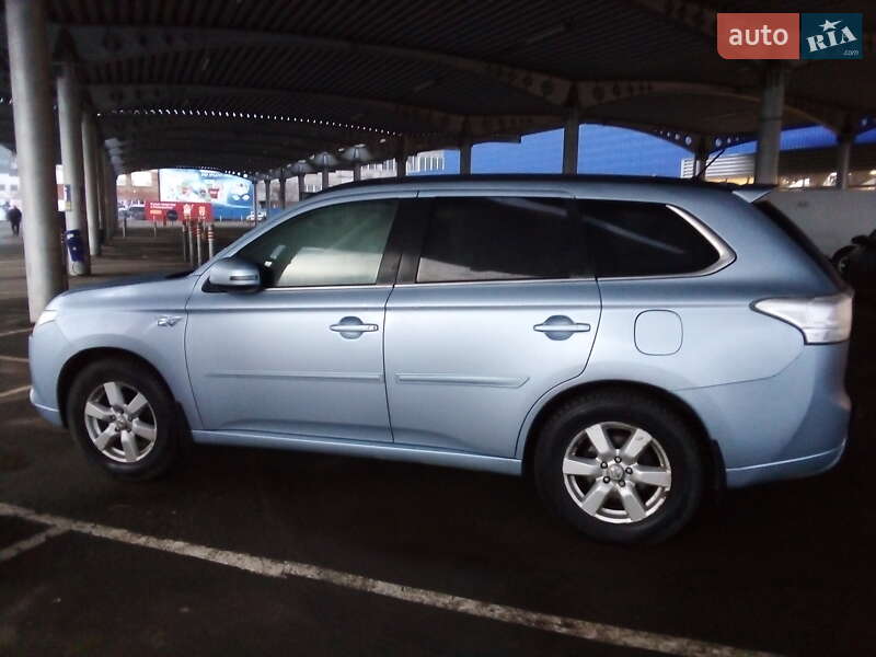 Внедорожник / Кроссовер Mitsubishi Outlander 2013 в Ивано-Франковске