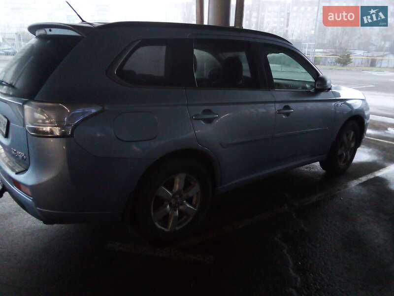 Внедорожник / Кроссовер Mitsubishi Outlander 2013 в Ивано-Франковске