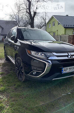 Внедорожник / Кроссовер Mitsubishi Outlander 2017 в Рава-Русской