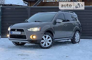 Внедорожник / Кроссовер Mitsubishi Outlander 2011 в Стрые