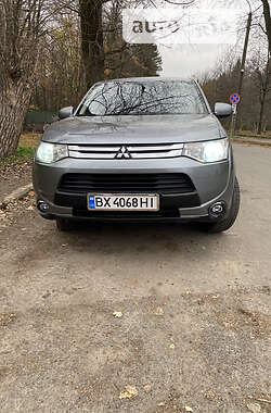 Внедорожник / Кроссовер Mitsubishi Outlander 2014 в Киеве