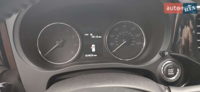 Позашляховик / Кросовер Mitsubishi Outlander 2017 в Києві