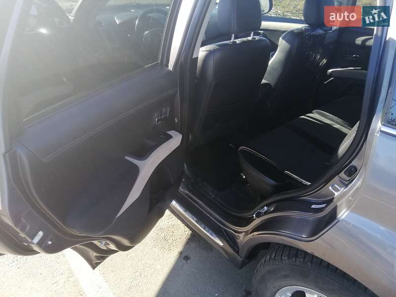 Внедорожник / Кроссовер Mitsubishi Outlander 2010 в Киеве