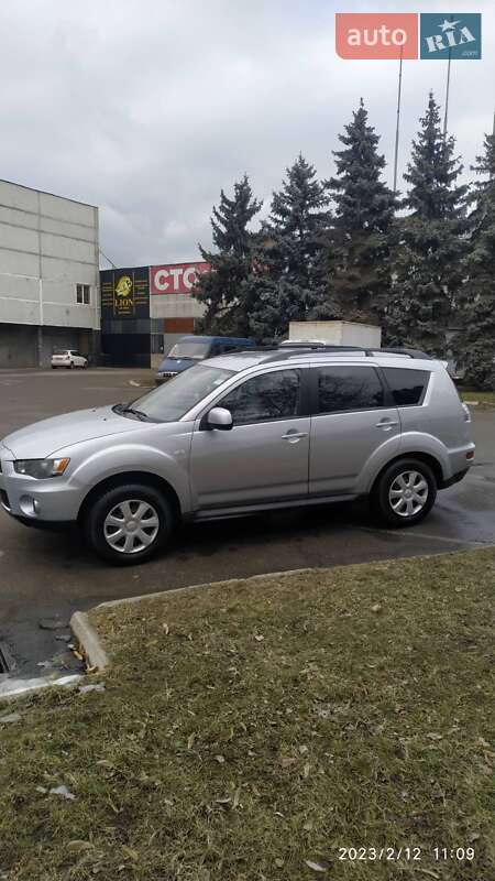 Mitsubishi Outlander 2012