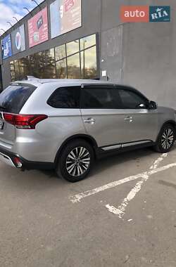 Mitsubishi Outlander 2019