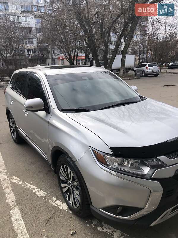 Универсал Mitsubishi Outlander 2019 в Одессе