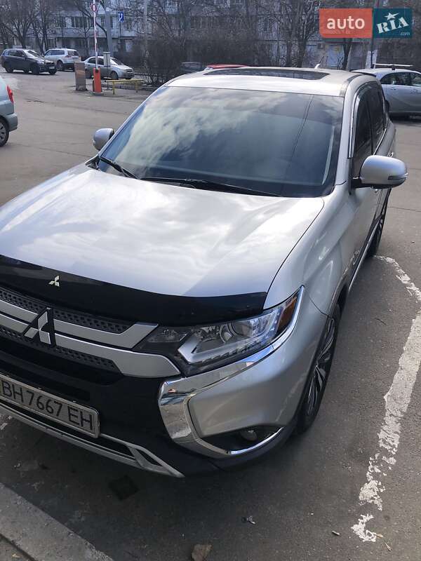 Универсал Mitsubishi Outlander 2019 в Одессе