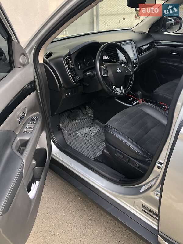 Универсал Mitsubishi Outlander 2019 в Одессе