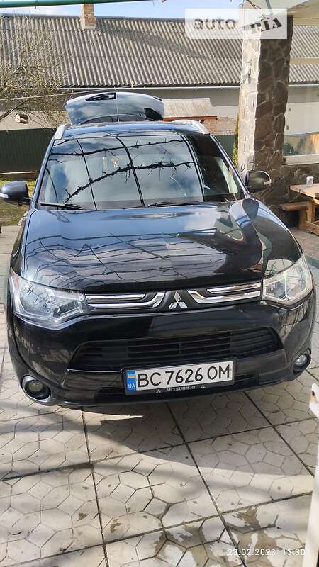 Внедорожник / Кроссовер Mitsubishi Outlander 2013 в Львове