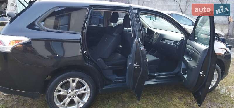 Позашляховик / Кросовер Mitsubishi Outlander 2013 в Рівному
