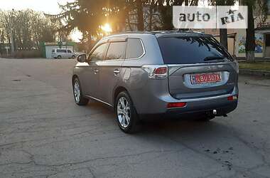 Внедорожник / Кроссовер Mitsubishi Outlander 2014 в Новоархангельске