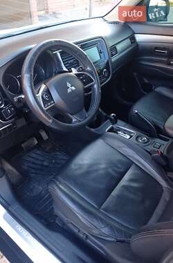 Позашляховик / Кросовер Mitsubishi Outlander 2013 в Чернівцях