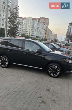 Внедорожник / Кроссовер Mitsubishi Outlander 2018 в 