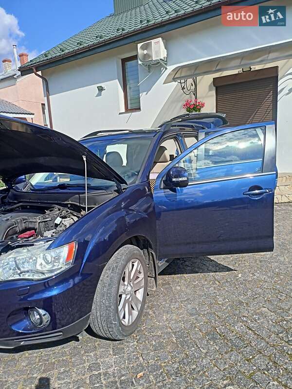 Внедорожник / Кроссовер Mitsubishi Outlander 2011 в Львове