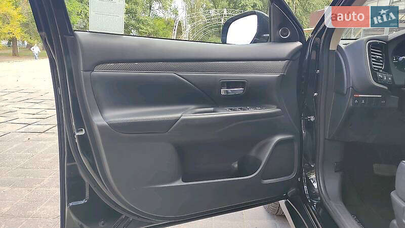 Позашляховик / Кросовер Mitsubishi Outlander 2018 в Запоріжжі