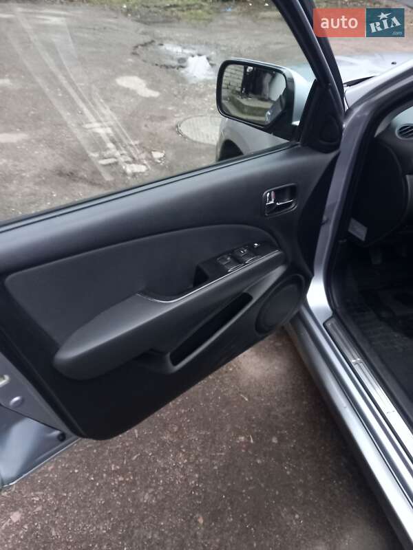 Внедорожник / Кроссовер Mitsubishi Outlander 2004 в Переяславе