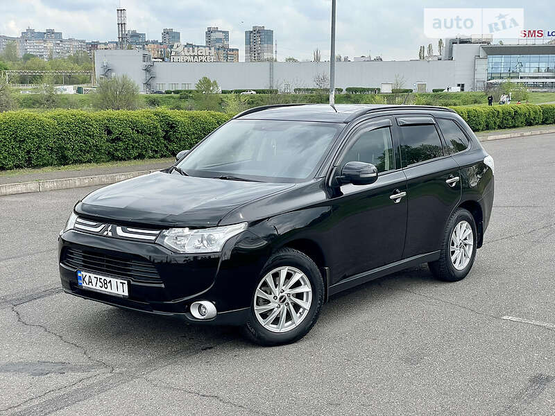 Внедорожник / Кроссовер Mitsubishi Outlander 2012 в Киеве