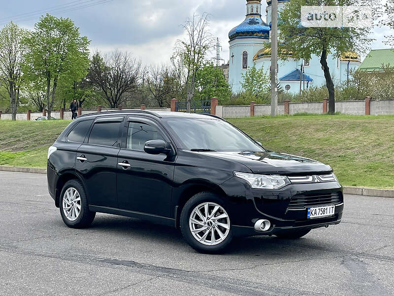 Внедорожник / Кроссовер Mitsubishi Outlander 2012 в Киеве