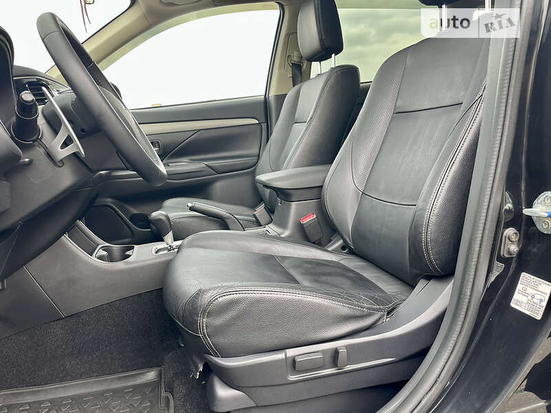 Внедорожник / Кроссовер Mitsubishi Outlander 2012 в Киеве