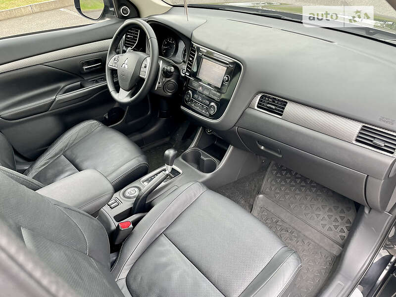 Внедорожник / Кроссовер Mitsubishi Outlander 2012 в Киеве