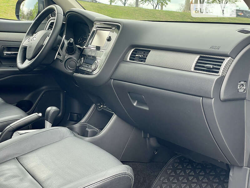 Внедорожник / Кроссовер Mitsubishi Outlander 2012 в Киеве