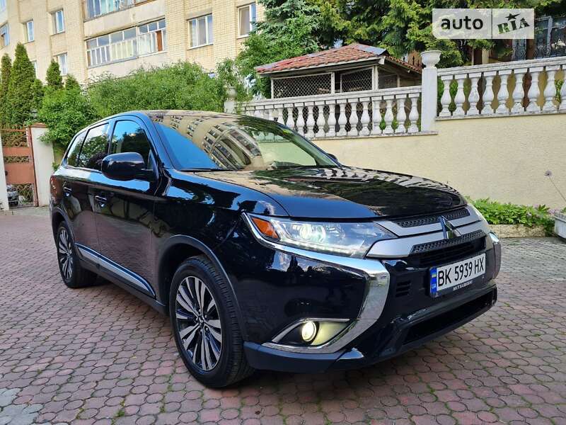Внедорожник / Кроссовер Mitsubishi Outlander 2019 в Ровно