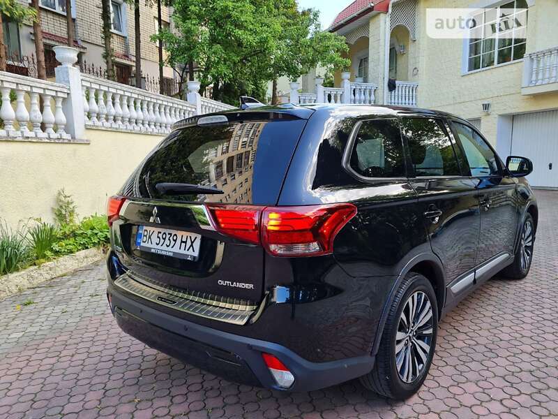 Внедорожник / Кроссовер Mitsubishi Outlander 2019 в Ровно