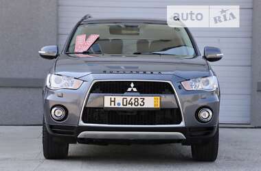 Внедорожник / Кроссовер Mitsubishi Outlander 2012 в 