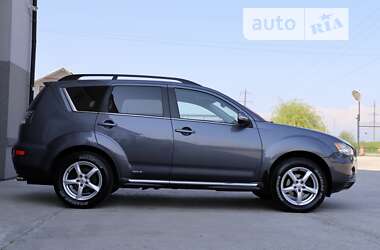 Внедорожник / Кроссовер Mitsubishi Outlander 2012 в 