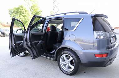 Внедорожник / Кроссовер Mitsubishi Outlander 2012 в 