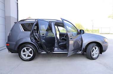Внедорожник / Кроссовер Mitsubishi Outlander 2012 в 