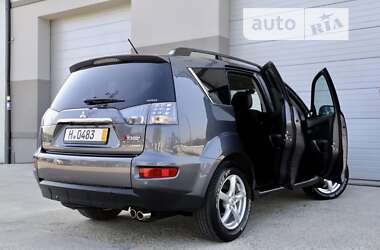 Внедорожник / Кроссовер Mitsubishi Outlander 2012 в 