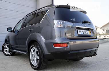 Внедорожник / Кроссовер Mitsubishi Outlander 2012 в 