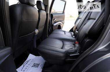 Внедорожник / Кроссовер Mitsubishi Outlander 2012 в 