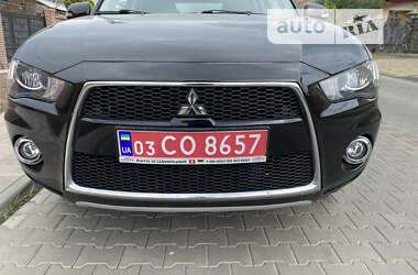 Внедорожник / Кроссовер Mitsubishi Outlander 2012 в Луцке