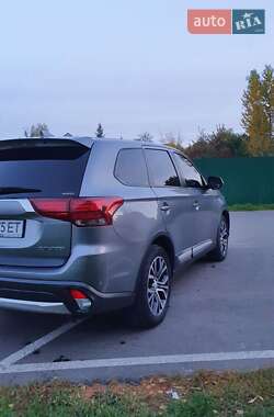 Позашляховик / Кросовер Mitsubishi Outlander 2017 в Івано-Франківську
