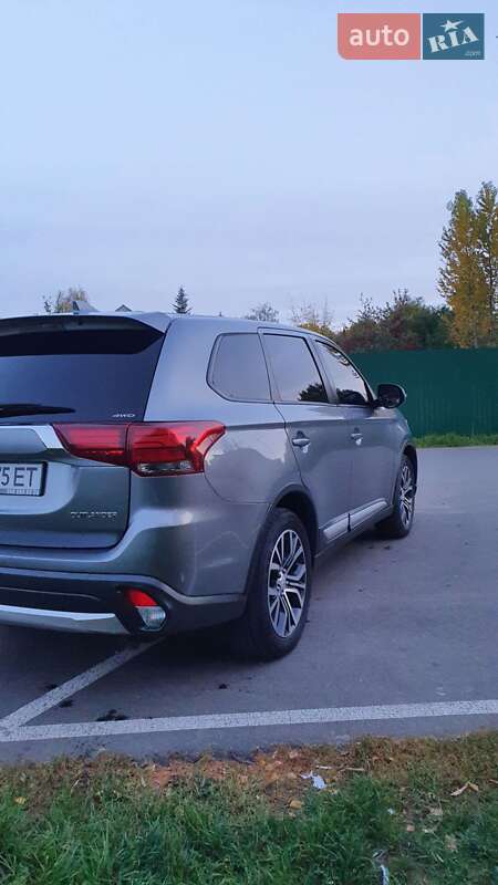 Внедорожник / Кроссовер Mitsubishi Outlander 2017 в Ивано-Франковске