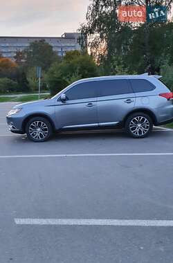 Позашляховик / Кросовер Mitsubishi Outlander 2017 в Івано-Франківську