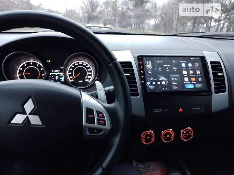 Внедорожник / Кроссовер Mitsubishi Outlander 2010 в Харькове