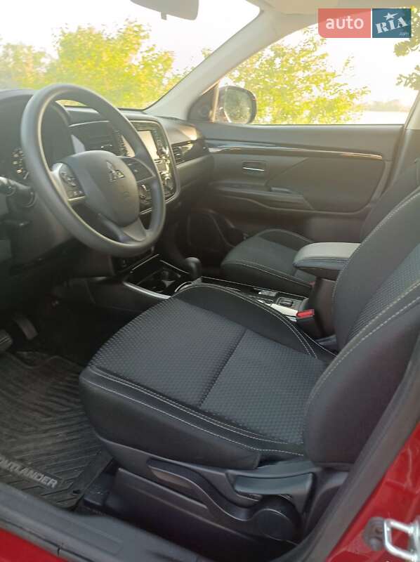 Позашляховик / Кросовер Mitsubishi Outlander 2018 в Києві фото 12 Позашляховик / Кросовер Mitsubishi Outlander 2018 в Києві