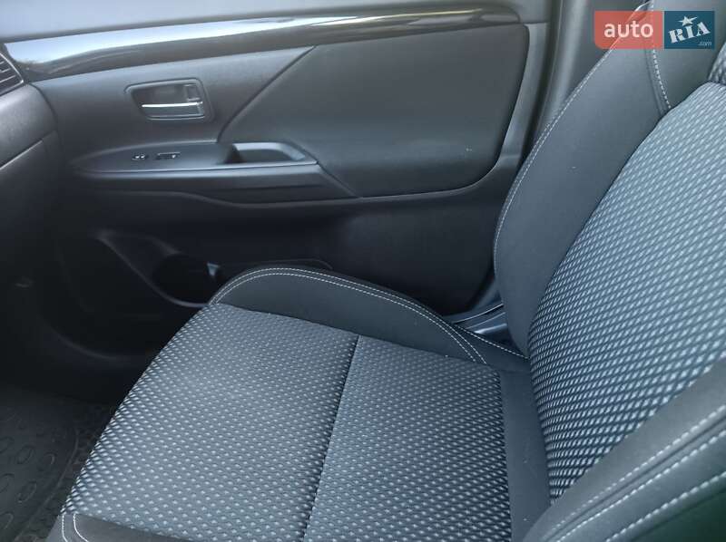 Позашляховик / Кросовер Mitsubishi Outlander 2018 в Києві фото 15 Позашляховик / Кросовер Mitsubishi Outlander 2018 в Києві