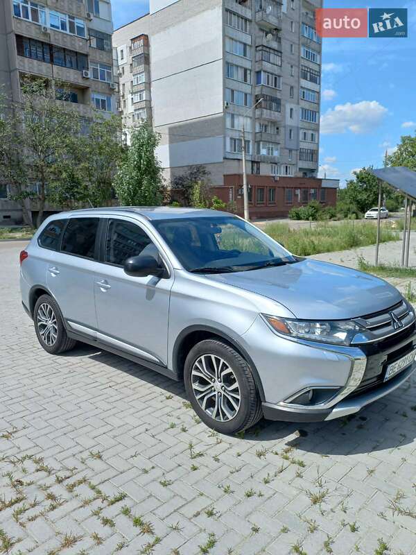 Внедорожник / Кроссовер Mitsubishi Outlander 2015 в Николаеве