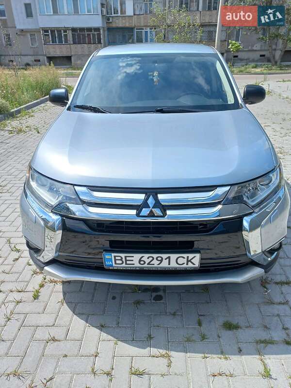 Внедорожник / Кроссовер Mitsubishi Outlander 2015 в Николаеве