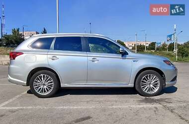 Позашляховик / Кросовер Mitsubishi Outlander 2021 в Запоріжжі