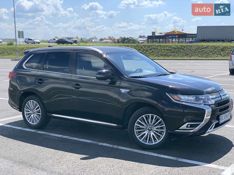 Позашляховик / Кросовер Mitsubishi Outlander 2019 в Львові