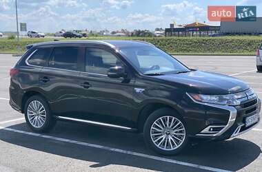 Внедорожник / Кроссовер Mitsubishi Outlander 2019 в 