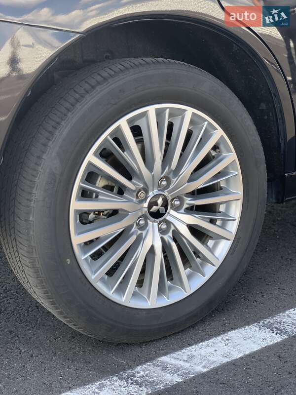 Позашляховик / Кросовер Mitsubishi Outlander 2019 в Львові