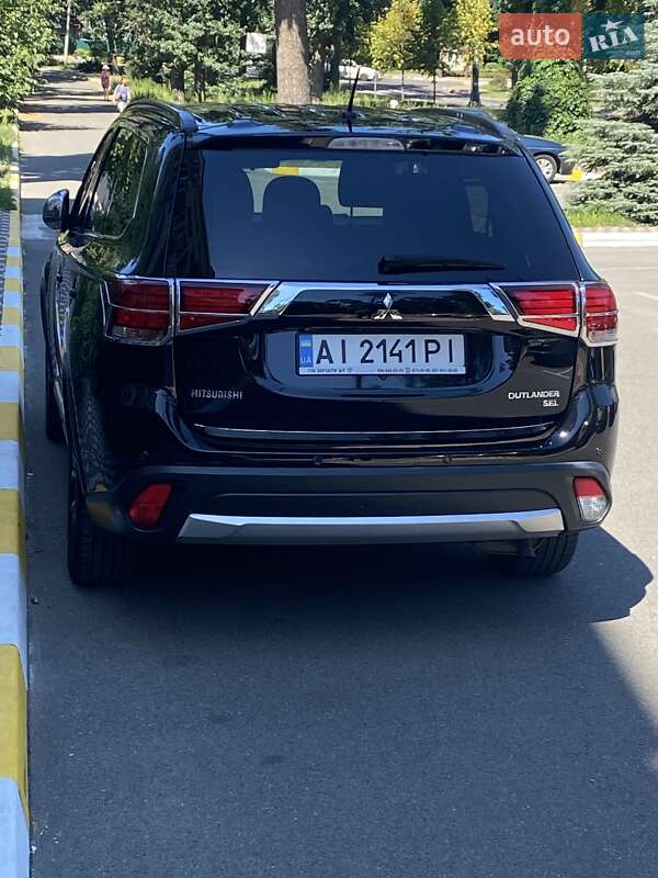 Внедорожник / Кроссовер Mitsubishi Outlander 2015 в Ирпене