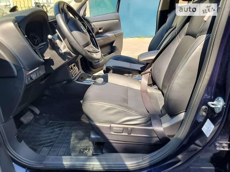 Внедорожник / Кроссовер Mitsubishi Outlander 2018 в Кропивницком